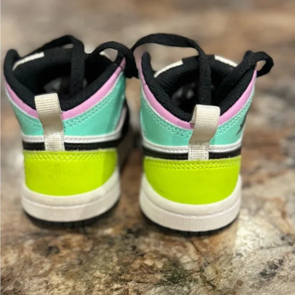 Jordan 1 Mid Pastel Black Toe baby shoe - Picture 4 of 5